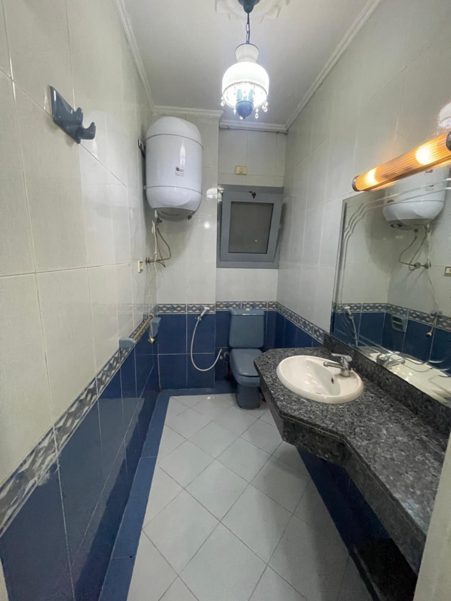 شقه مفروشه للإيجار بالمهندسين تفرعات شارع جامعة الدول العربيه Apartment *